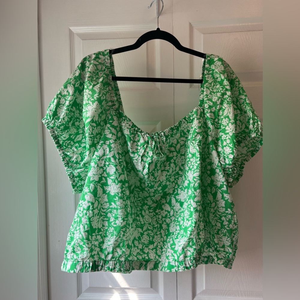 NWT Universal Thread Puff Sleeve Peasant Top